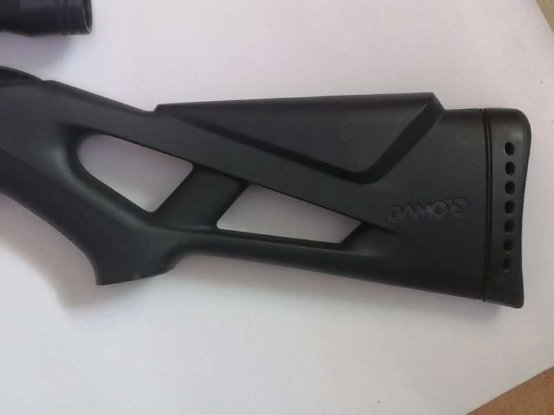 CAMO WHISPER-X VAMPIR AIR RIFLE -WITH BAG & TARGET PRACTICE CARDS - SEE BELOW FOR INFO.