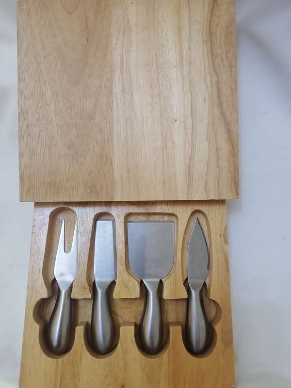 STUNNING STAINLESS STEEL CHEESE KNIFE SET IN HARDWOOD CASE - EXCELLENT CONDITION - PLEASE READ BELOW