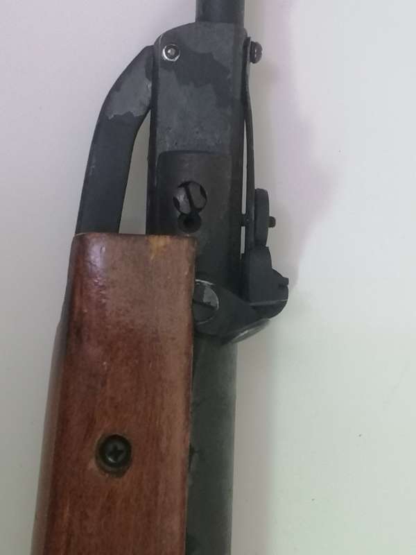 BREAK BARREL-AIR RIFLE WITH BAG MADE IN SHANGHAI CHINA - SEE BELOW FOR INFO.
