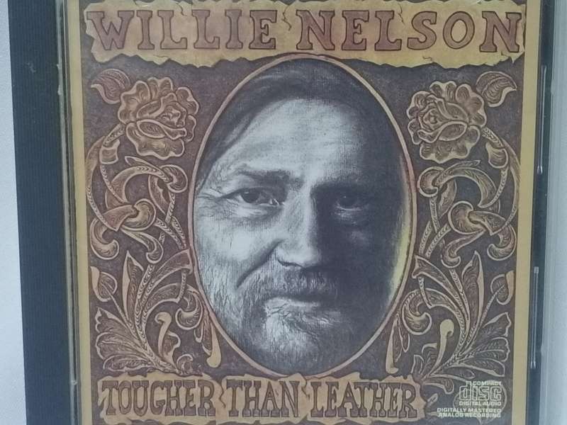 CD - WILLIE NELSON (TOUGHER THAN LEATHER) - CD IN VERY GOOD CONDITION - SEE BELOW FOR INFO.