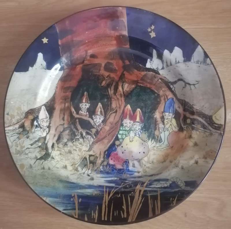 ROYAL DOULTON - PORCELAIN - COLLECTION ELF PLATE - GREAT ITEM - PLEASE READ BELOW.
