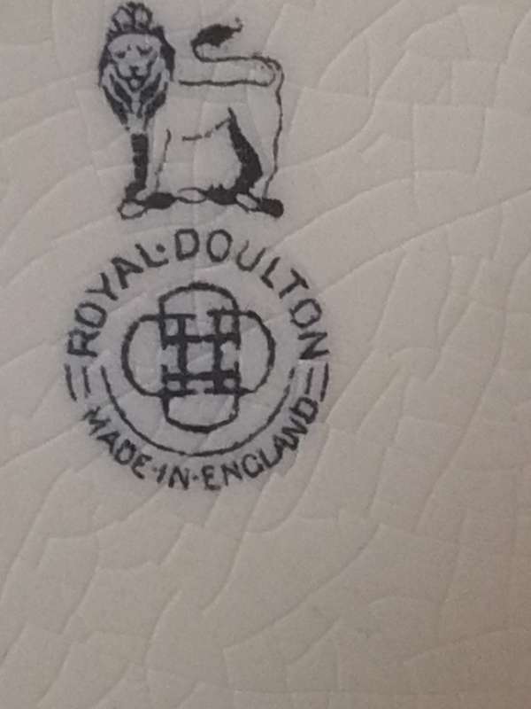 ROYAL DOULTON - PORCELAIN - COLLECTION ELF PLATE - GREAT ITEM - PLEASE READ BELOW.