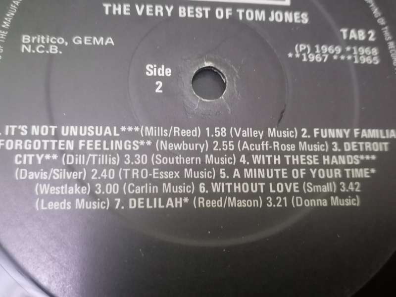 TOM JONES (THE GOLDEN HITS) - VERY GOOD CONDITION. - SEE BELOW FOR INFO.
