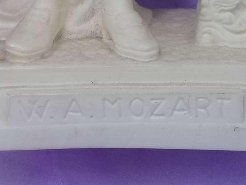 VINTAGE - MOZART (WOLFGANG AMADEUS) WHITE RESIN STATUE - VERY GOOD CONDITION - PLEASE READ BELOW.