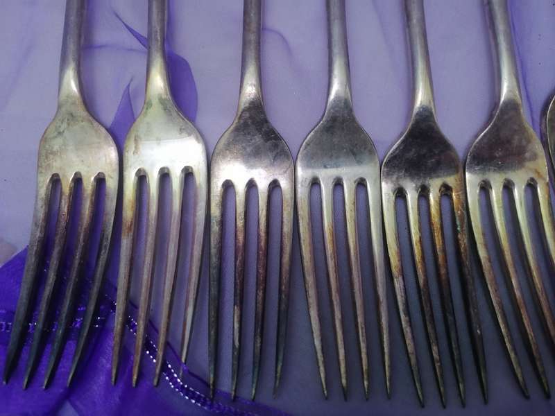 8x ANTIQUE BRITISH FORKS WITH INGRAVING - VERY GOOD COND. - PLEASE READ BELOW