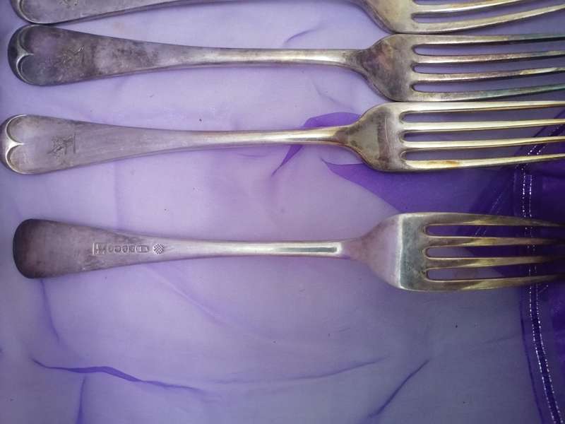 8x ANTIQUE BRITISH FORKS WITH INGRAVING - VERY GOOD COND. - PLEASE READ BELOW
