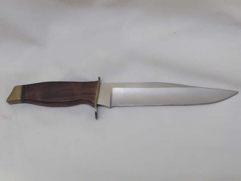 VINTAGE - STUNNING HANDMADE HUNTERS KNIFE - GOOD CONDITION - PLEASE READ BELOW.