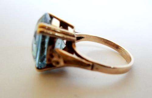GORGEOUS!! LARGE VINTAGE 9ct ROSE GOLD & BLUE TOPAZ RING SIZE O 6.4gr GORGEOUS!! LARGE VINTAGE 9ct