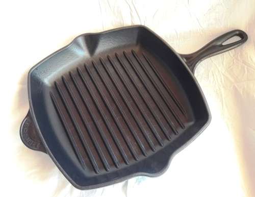 Le Creuset Cast Iron Skillet (26cm)