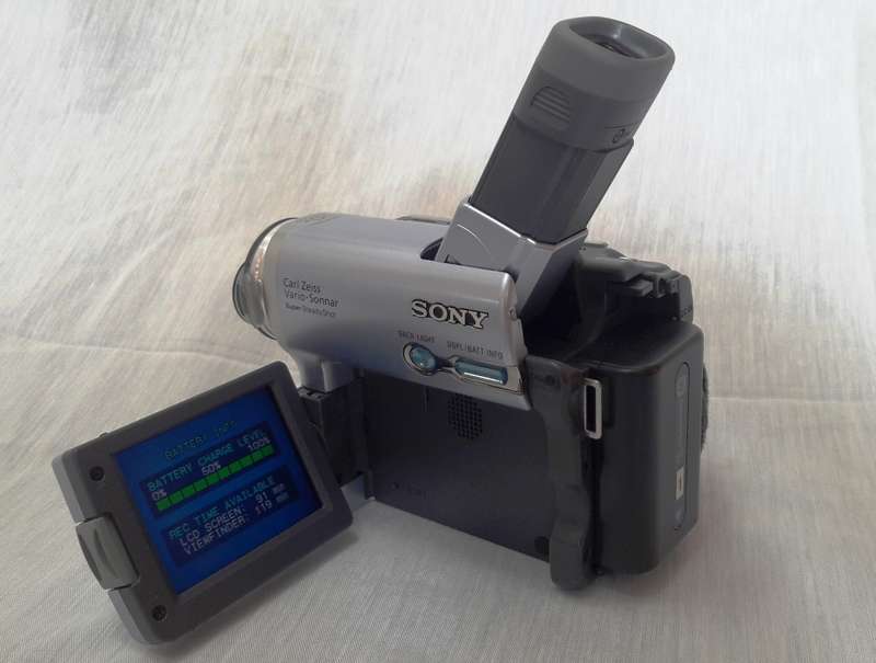 SONY TRv22EDigital Handycam Video Camera