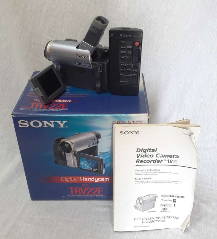 SONY TRv22EDigital Handycam Video Camera