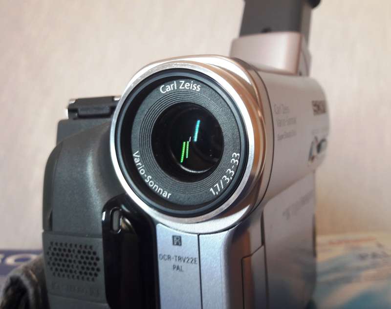SONY TRv22EDigital Handycam Video Camera