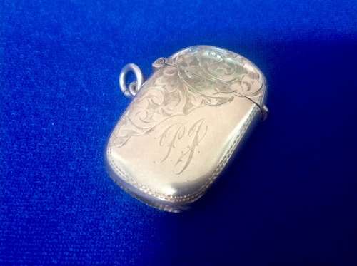 ANTIQUE ENGLISH SOLID STERLING SILVER HALLMARKED BIRMINGHAM 1900 VESTA CASE / MATCH SAFE!