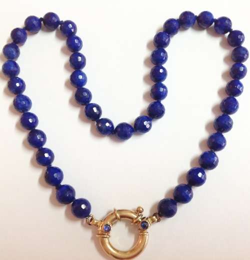LUXURIOUS VINTAGE FACETED LAPIS LAZULI NECKLACE WITH SOLID 9 CARAT GOLD CLASP!
