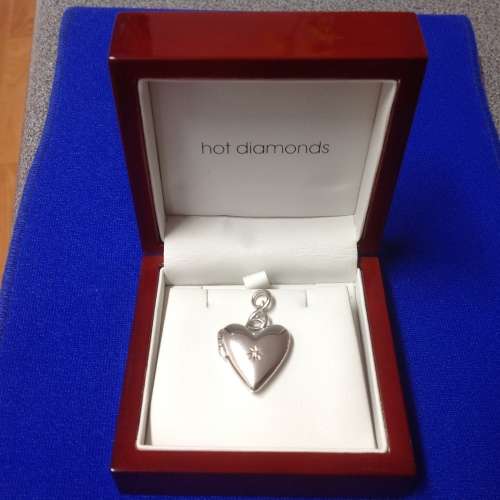 HOT DIAMONDS Sterling Silver & Diamond Heart Locket! MUST SEE!