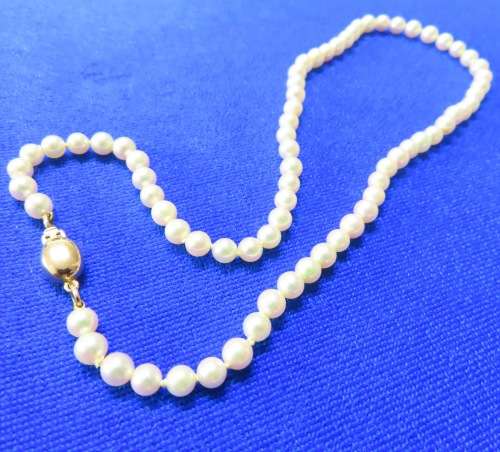 REDUCED- FINE AKOYA SEAWATER OYSTER PEARL NECKLACE WITH SOLID 9CT GOLD CLASP!