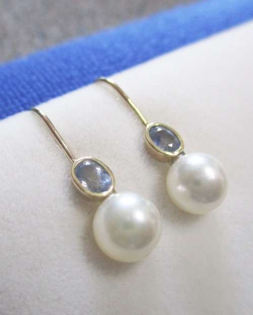 SOLID 9 CARAT GOLD GENUINE SEAWATER AKOYA OYSTER PEARL & TANZANITE EARRINGS 9CT!
