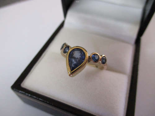 New 9 Carat Gold ring with 5 genuine Sapphires!