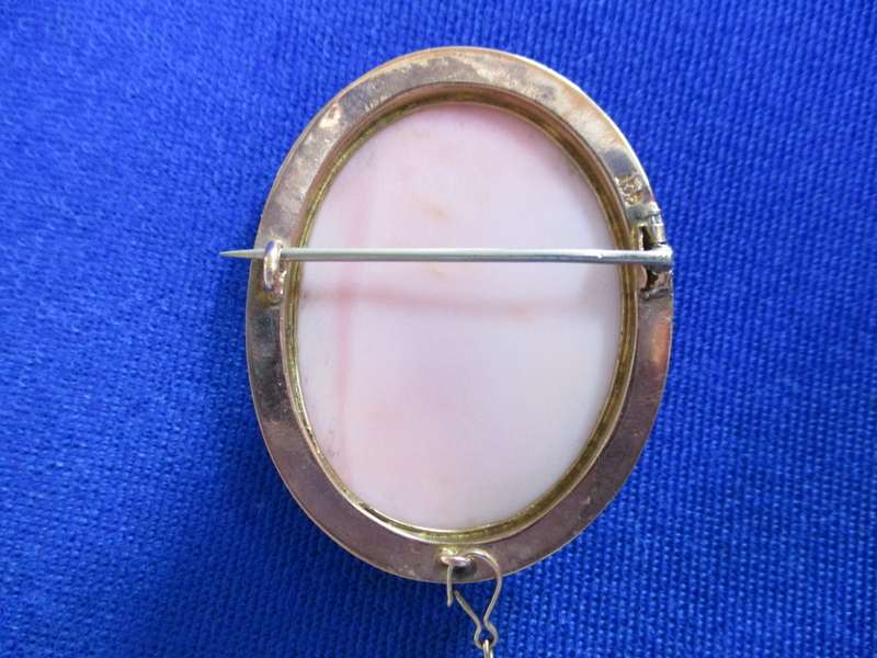 Solid 9 Carat Gold Antique Pink and White Shell Cameo Brooch!