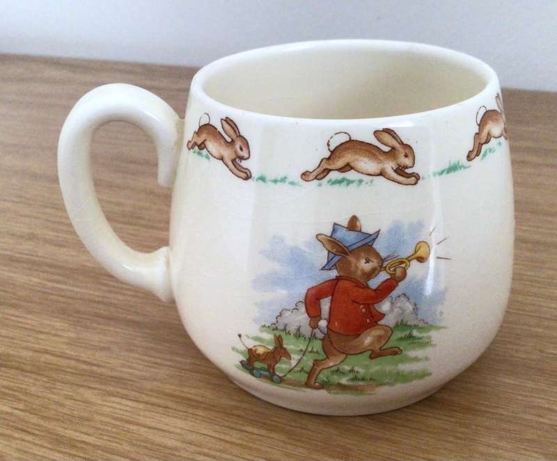 Vintage Signed Royal Doulton Bunnykins Mug Knitting Scene!