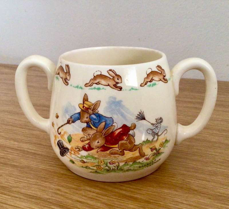 Vintage Signed Royal Doulton Bunnykins 2-handled Mug Windy Scene!