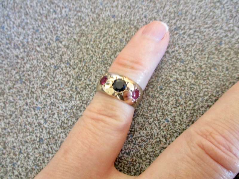 WOW!! Vintage Solid 9 Carat GOLD, Sapphire, and Ruby Ring 9ct!