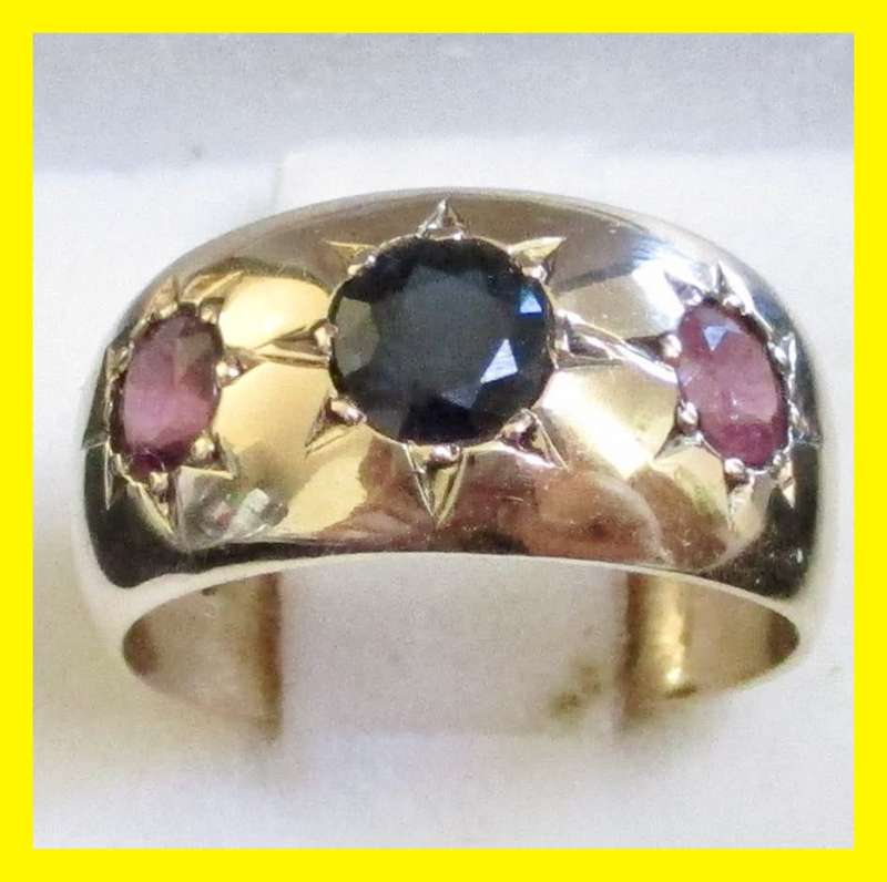 WOW!! Vintage Solid 9 Carat GOLD, Sapphire, and Ruby Ring 9ct!