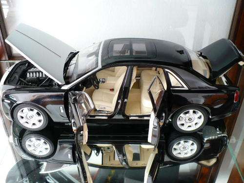 **SAVE R1400.00 OFF NEW PRICE!! ** 1:18 KYOSHO ROLLS ROYCE GHOST AS NEW IN BOX!!
