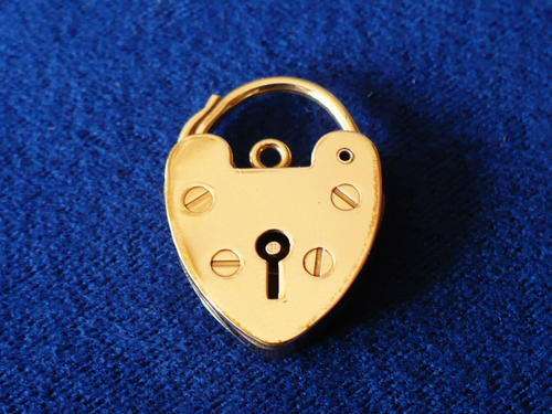***** VINTAGE GOLD-PLATED HEART PADLOCK CLASP / PENDANT / CHARM! *****