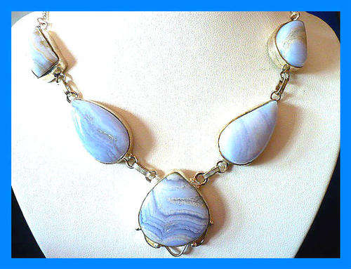 ***** VINTAGE STYLE COLLECTABLE CHUNKY BLUE LACE AGATE NECKLACE! *****