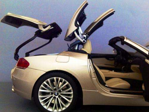 KYOSHO 1/18 BMW Z4 with ***FOLDING HARDTOP*** RARE BMW DEALER EDITION!