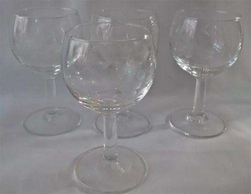 Set of 4 Grape Design Wine Glasses