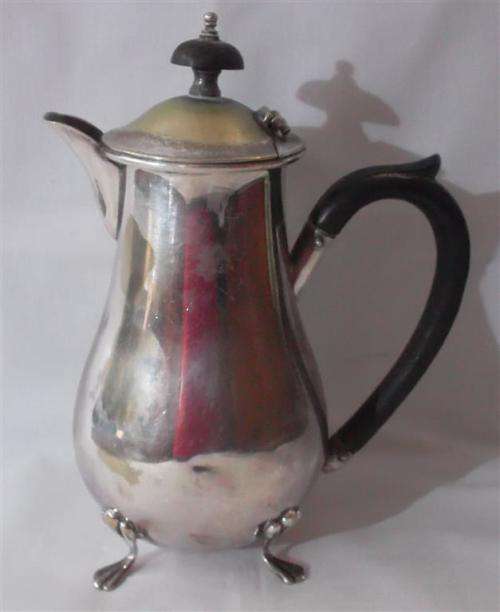 Vintage Yeoman Plate TeaPot