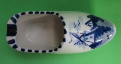 Delft blue and white porcelain clog ashtray