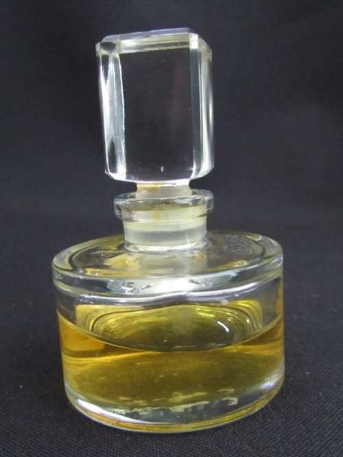 Perfume bottle with perfume
