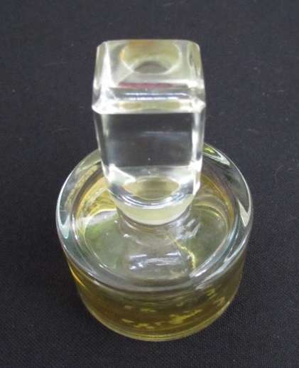 Perfume bottle with perfume
