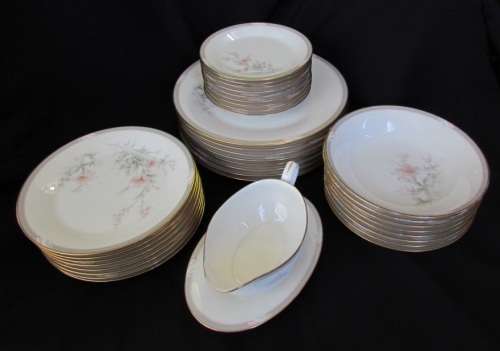 Noritake lyndfield dinner set for 8  settings (34 Piece)