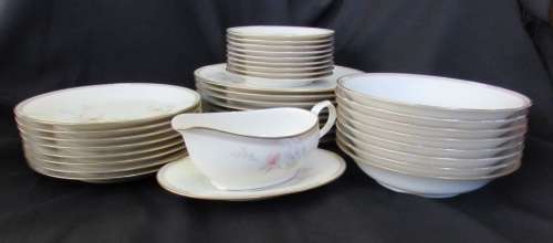 Noritake lyndfield dinner set for 8  settings (34 Piece)