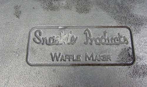 Vintage snackle products waffle maker