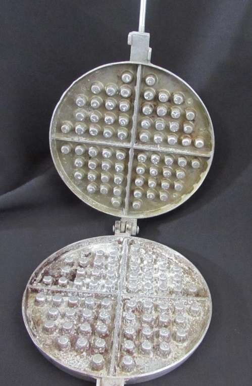 Vintage snackle products waffle maker