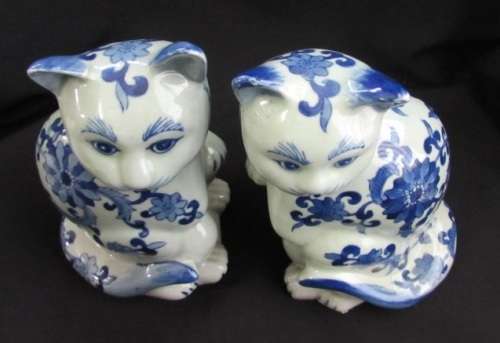 Beautiful blue and white cat ornaments