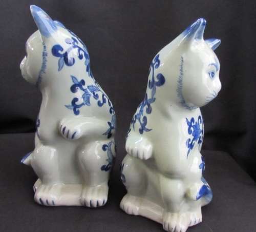 Beautiful blue and white cat ornaments