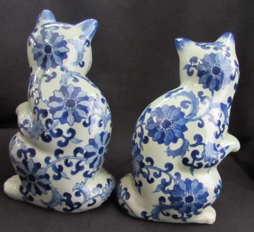Beautiful blue and white cat ornaments