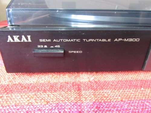 Akai ap m300 TURNTABLE