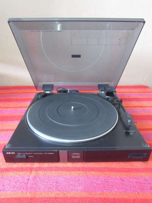 Akai ap m300 TURNTABLE