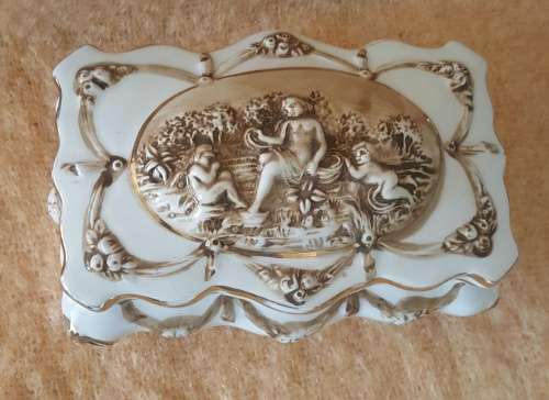 CAPODIMONTE MADE IN ITALY JEWELRY BOX