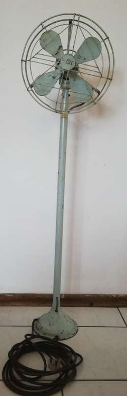 G & E Standing Fan