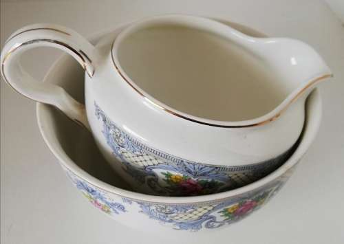 Set of John Maddock and Sons - Vitreous - Milk jug and bowl