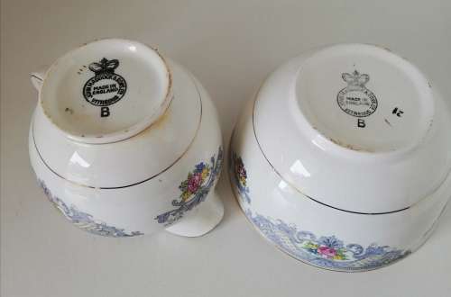 Set of John Maddock and Sons - Vitreous - Milk jug and bowl