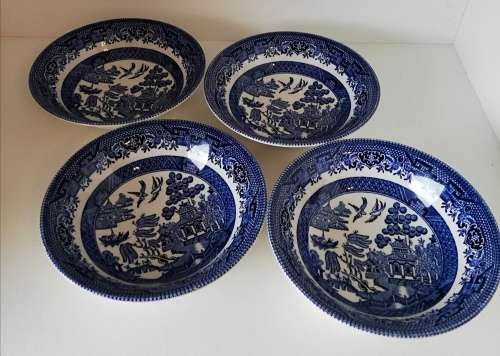 CHURCHILL ENGLAND WILLOW PATTERN PUDDING BOWL`S SET OF 4